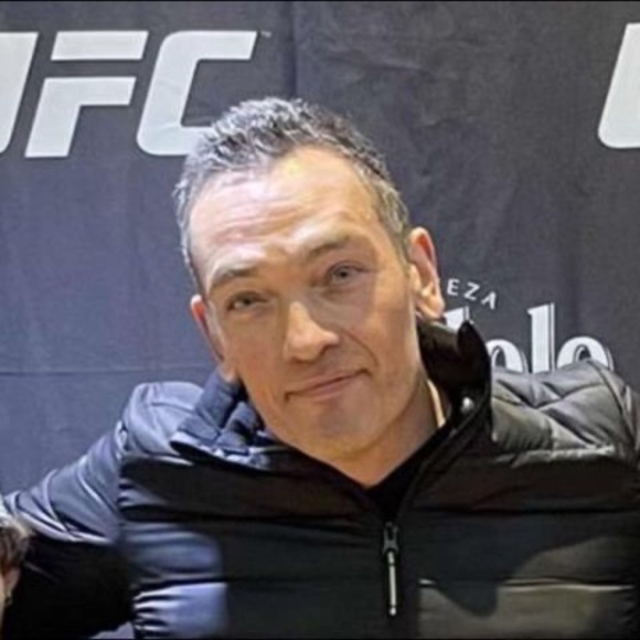 Meet your Posher, Chris - Picture 1 of 1